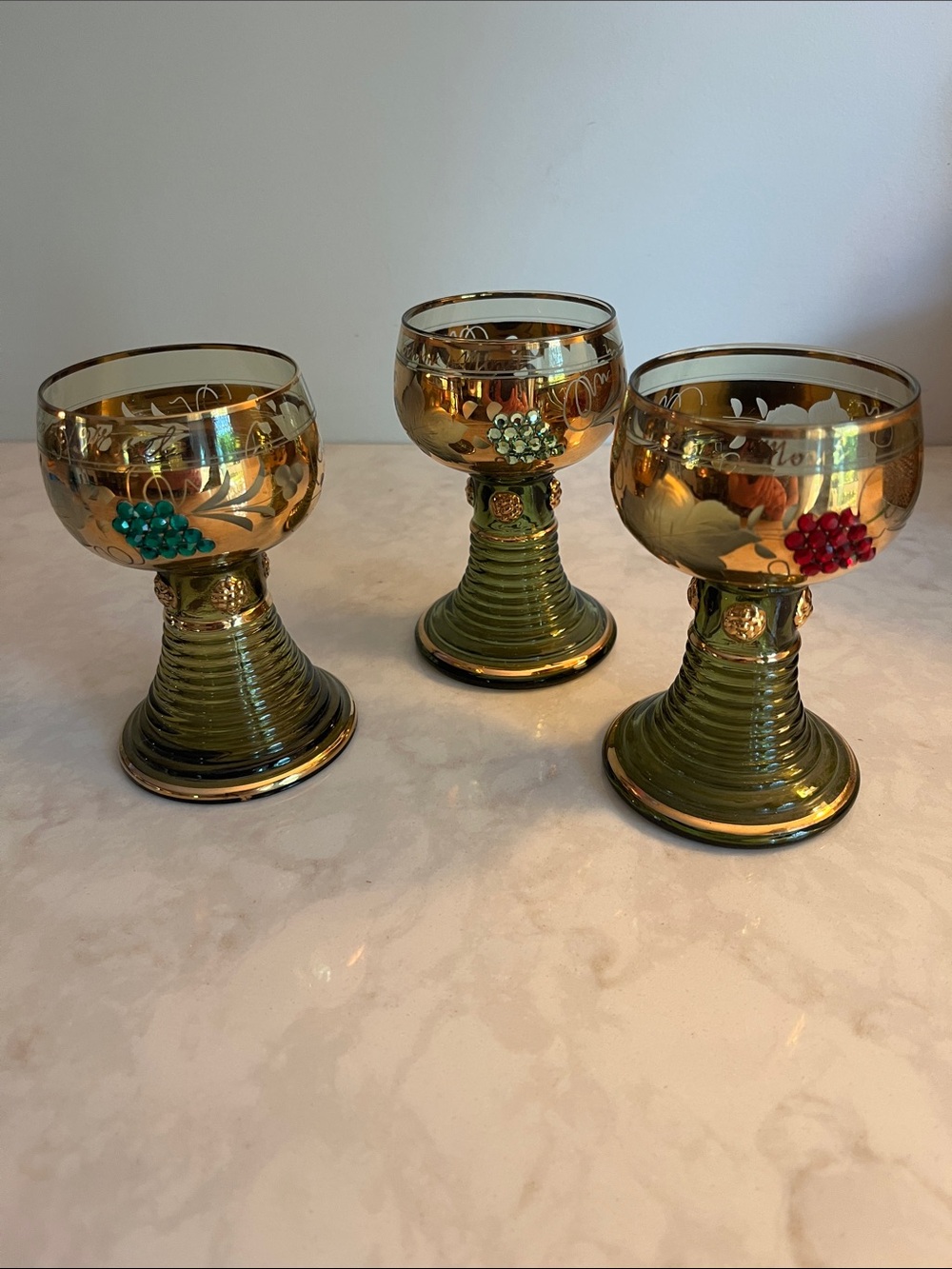 German Roemer 4.75” green Wine Glass Etched Grape Leaves Amber Beehive Stem 3